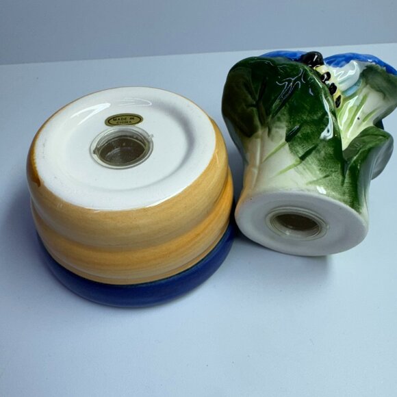 Blue Flower Salt and Pepper Shakers in a Pot Plant Spring - Picture 4 of 5